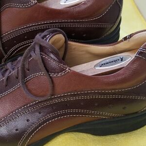 JOHNSON &MURPHY  COMFORT CASUAL LEATHER MEN'S SIZE  (10.5)
